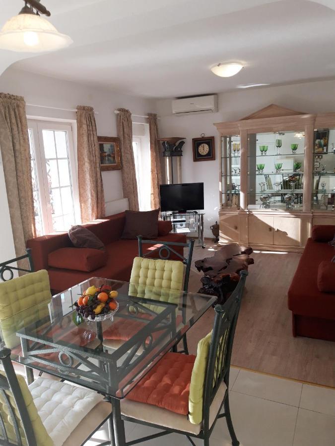 Apartments Darijana Опатия Экстерьер фото